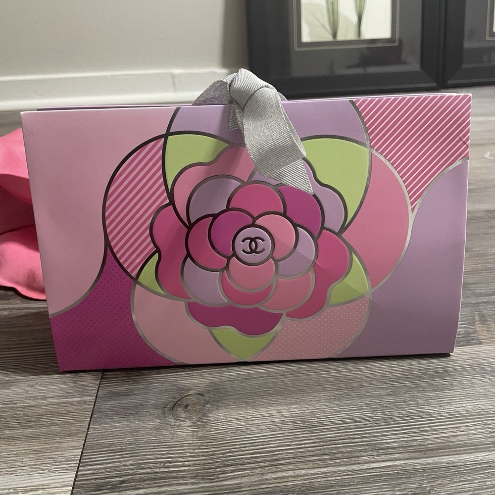 Limited Edition Mother's‎ Day CHANEL Origami Signature Gift Box w/ Ribbon Small